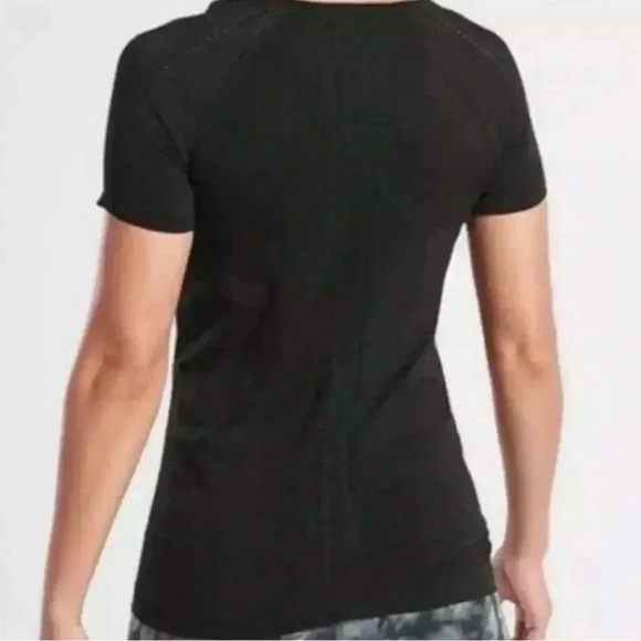 Athleta Foothill Black Size Medium Perforated Short Sleeve T-Shirt Workout Top M - Picture 6 of 9